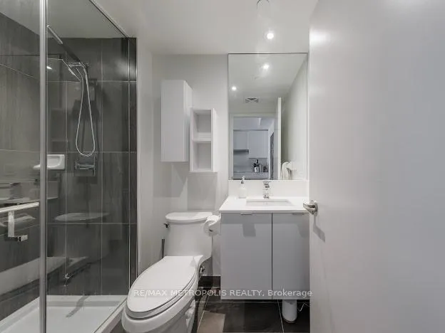 Photo 5 of Unit 711, 195 Redpath Avenue, Toronto, Mount Pleasant West — HOMEH