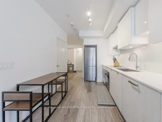 Photo 6 of Unit 711, 195 Redpath Avenue, Toronto, Mount Pleasant West — HOMEH