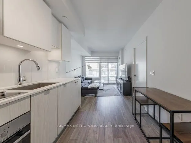 Photo 9 of Unit 711, 195 Redpath Avenue, Toronto, Mount Pleasant West — HOMEH