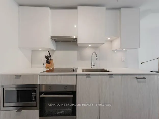 Photo 10 of Unit 711, 195 Redpath Avenue, Toronto, Mount Pleasant West — HOMEH