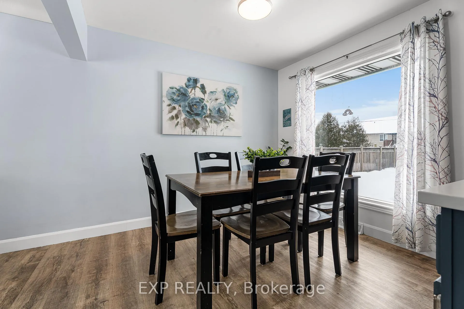 Photo 5 of 8857 Banting Avenue, Niagara Falls, Chippawa — HOMEH