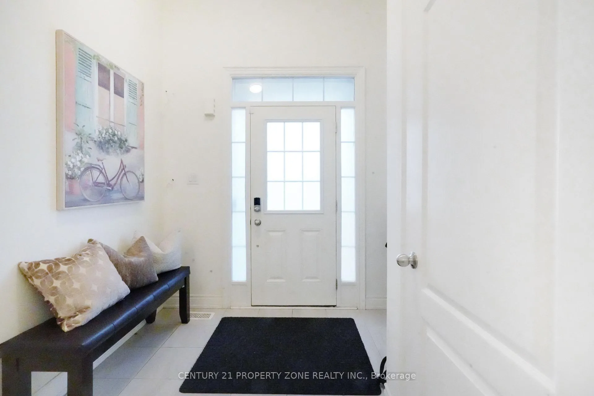 Photo 5 of 447 Izumi Gate, Milton, Ford — HOMEH