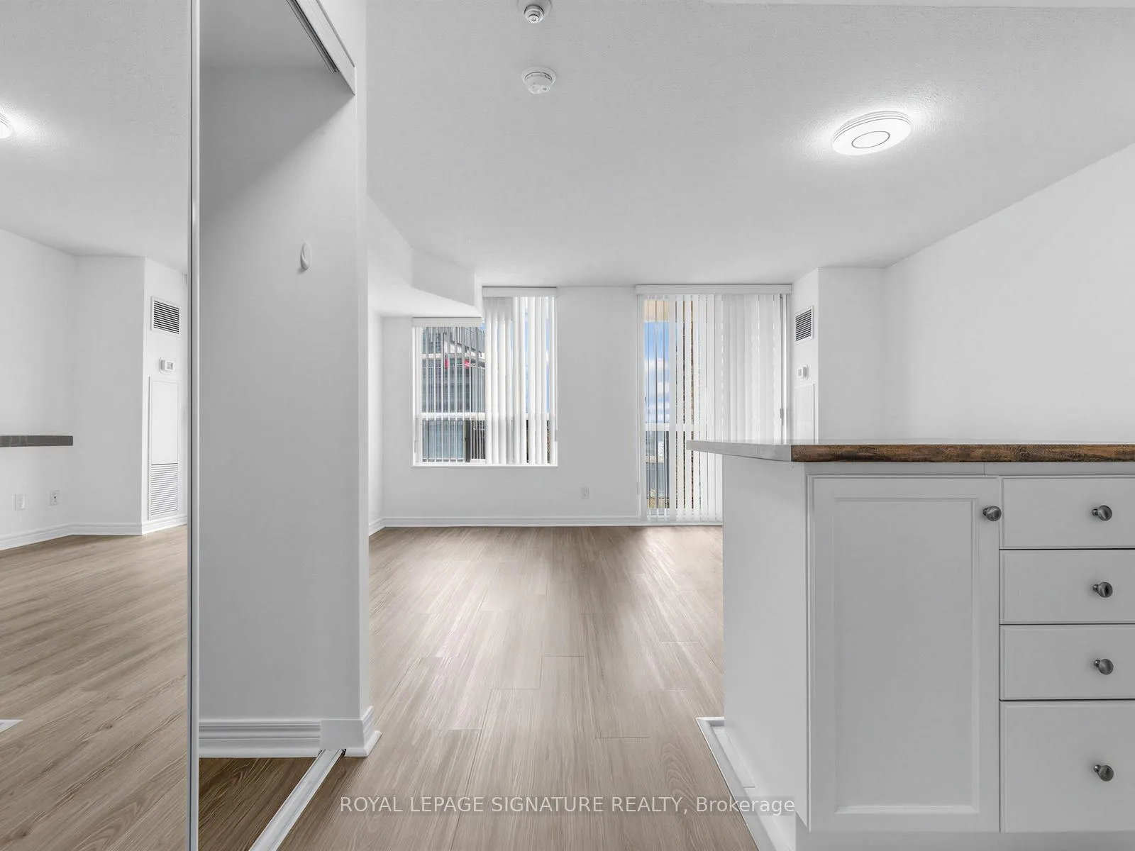 Photo 3 of Unit 1801, 43 Eglinton Avenue E, Toronto, Mount Pleasant West — HOMEH