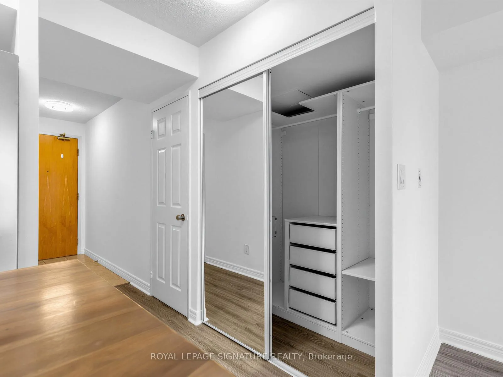 Photo 8 of Unit 1801, 43 Eglinton Avenue E, Toronto, Mount Pleasant West — HOMEH