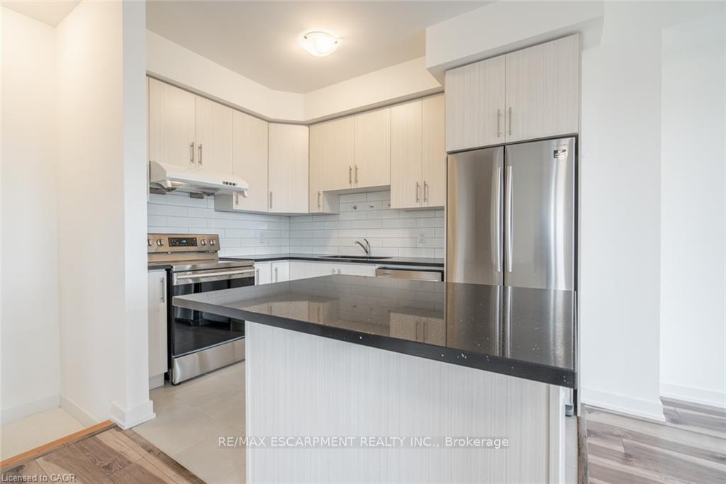 Photo 6 of Unit 62, 590 North Service Road, Hamilton, Lakeshore — HOMEH