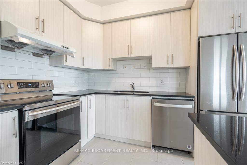 Photo 7 of Unit 62, 590 North Service Road, Hamilton, Lakeshore — HOMEH