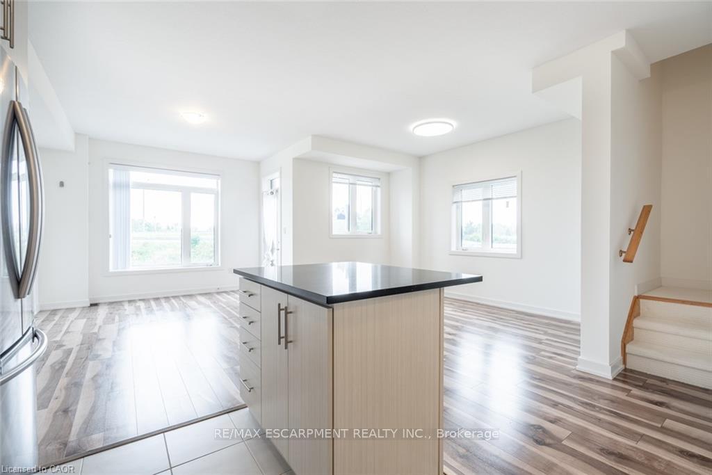 Photo 8 of Unit 62, 590 North Service Road, Hamilton, Lakeshore — HOMEH