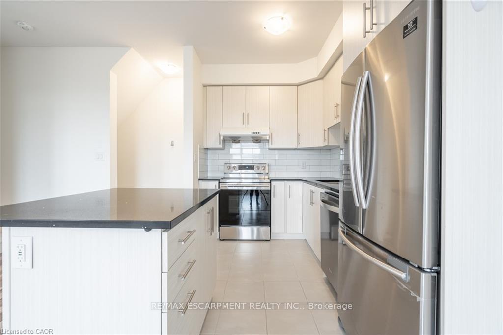 Photo 9 of Unit 62, 590 North Service Road, Hamilton, Lakeshore — HOMEH