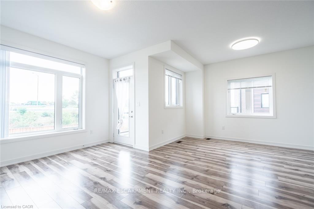Photo 10 of Unit 62, 590 North Service Road, Hamilton, Lakeshore — HOMEH