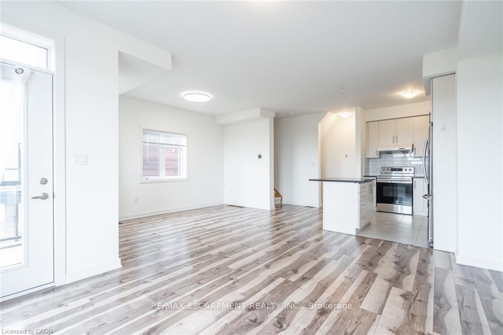 Photo 11 of Unit 62, 590 North Service Road, Hamilton, Lakeshore — HOMEH