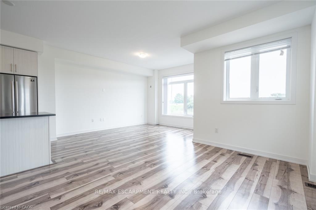 Photo 12 of Unit 62, 590 North Service Road, Hamilton, Lakeshore — HOMEH