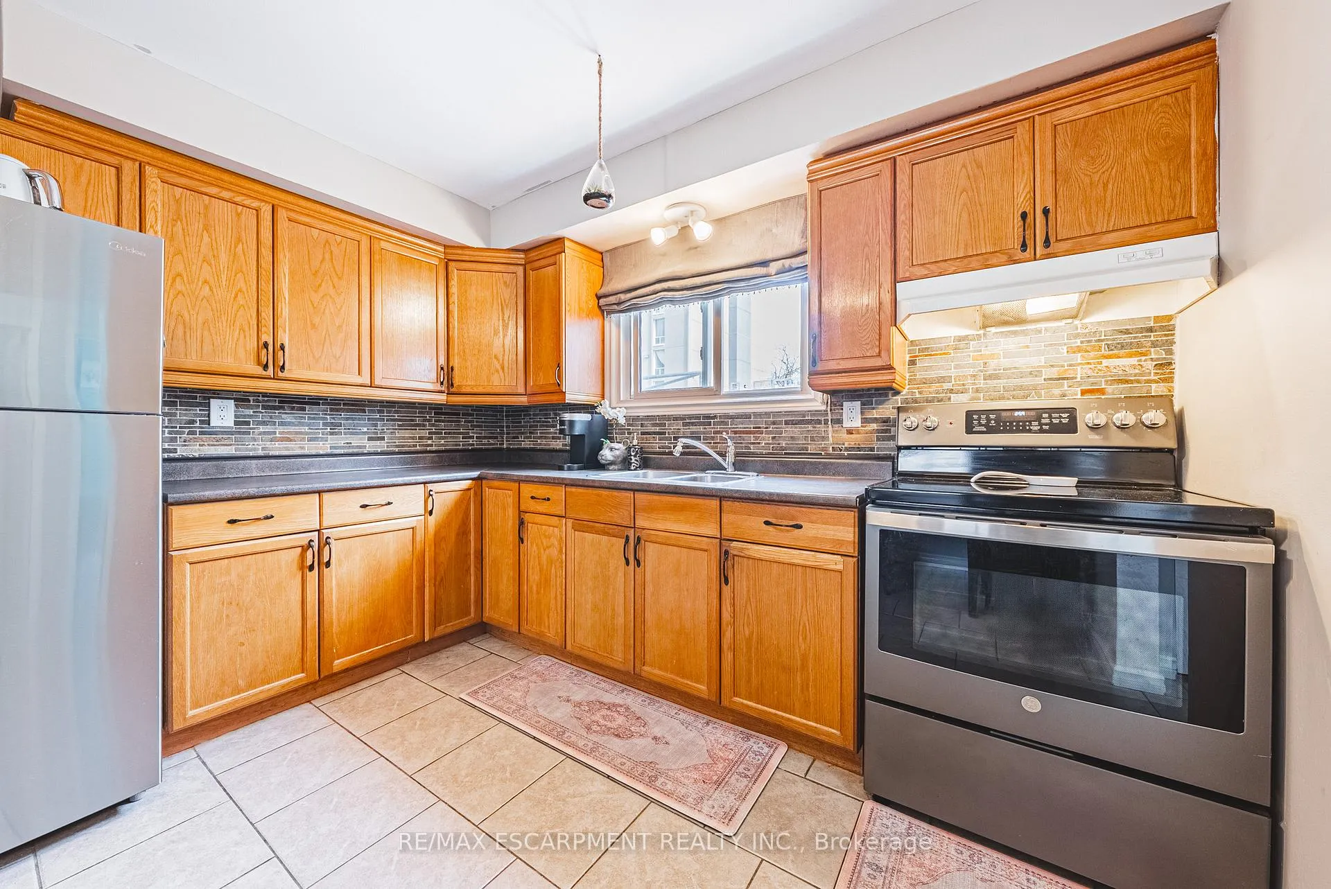 Photo 9 of 38 Glenburn Court, Hamilton, Riverdale — HOMEH