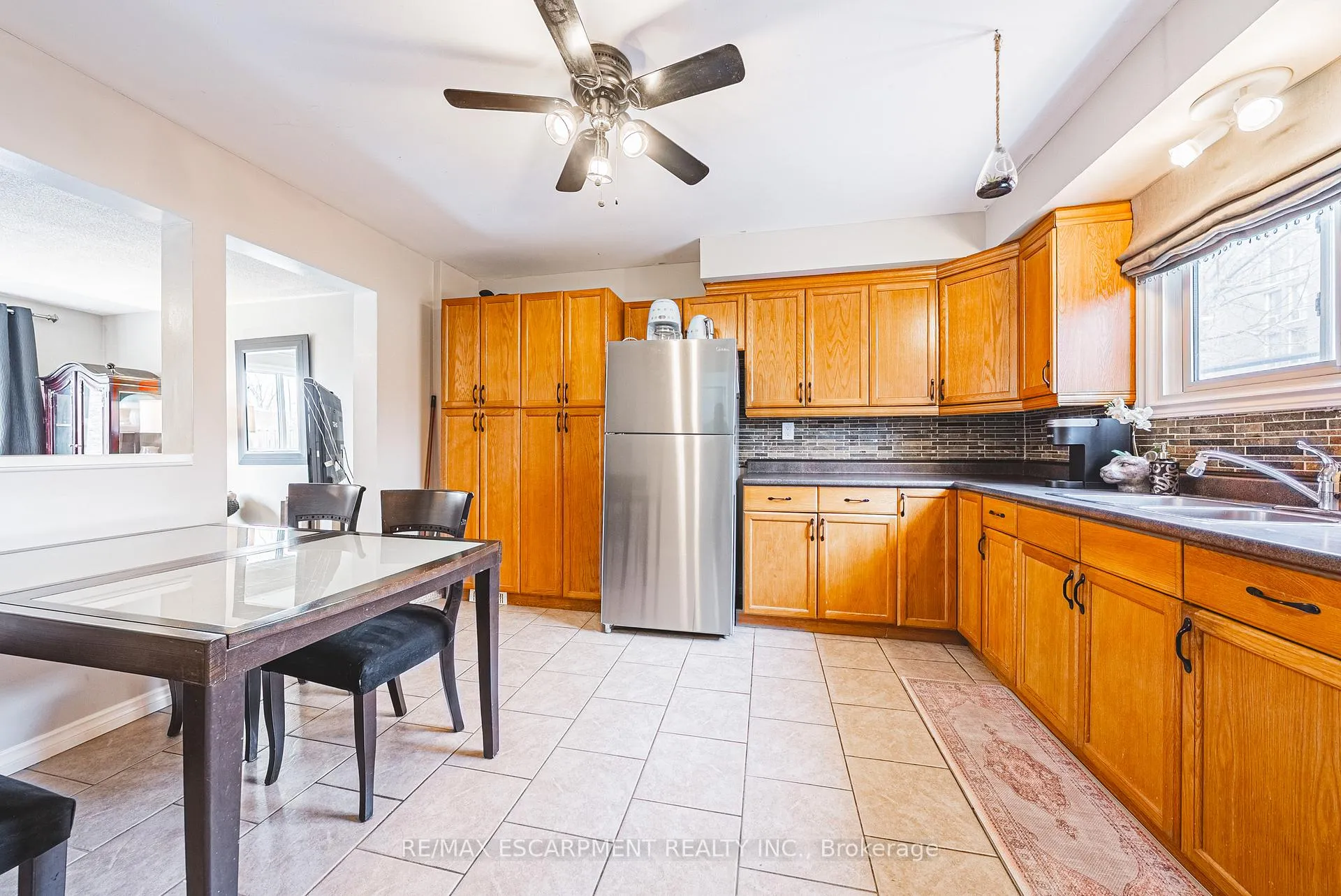 Photo 10 of 38 Glenburn Court, Hamilton, Riverdale — HOMEH