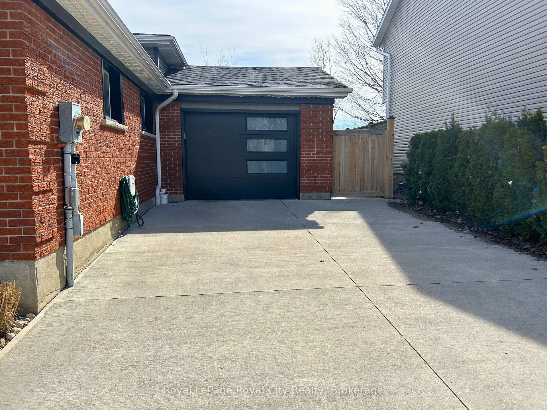 Photo 2 of Unit LOWER, 282 West Acres Drive, Guelph, Willow West/Sugarbush/West Acres — HOMEH