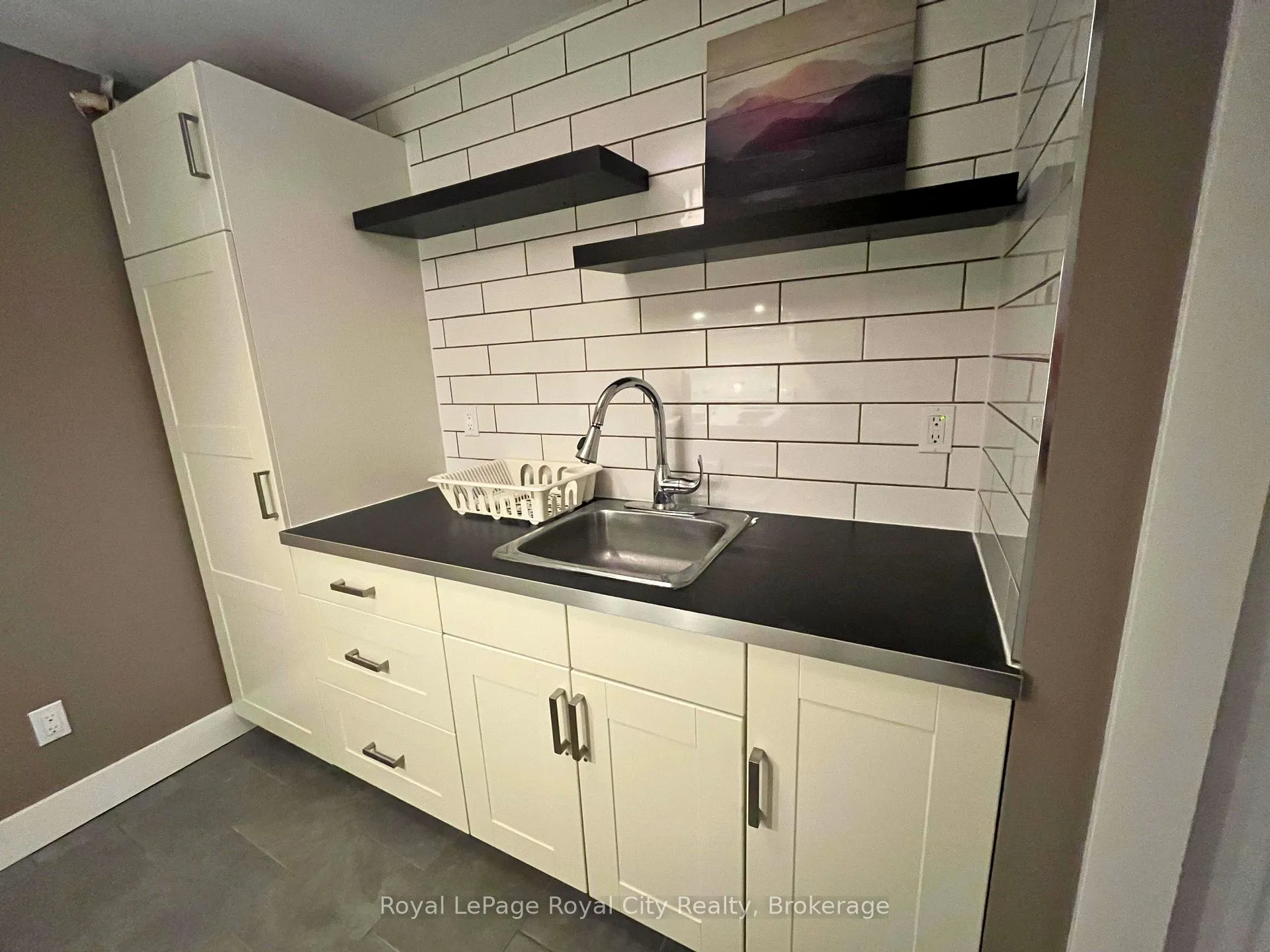 Photo 6 of Unit LOWER, 282 West Acres Drive, Guelph, Willow West/Sugarbush/West Acres — HOMEH