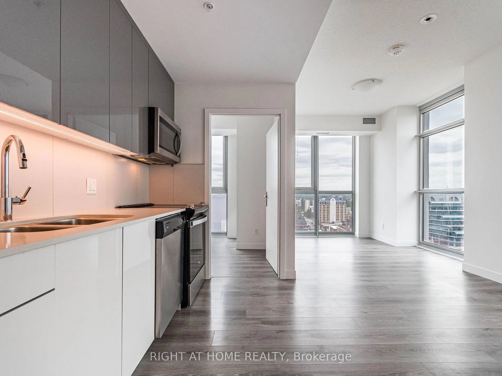 Photo 14 of Unit 1409, 60 Frederick Street, Kitchener — HOMEH