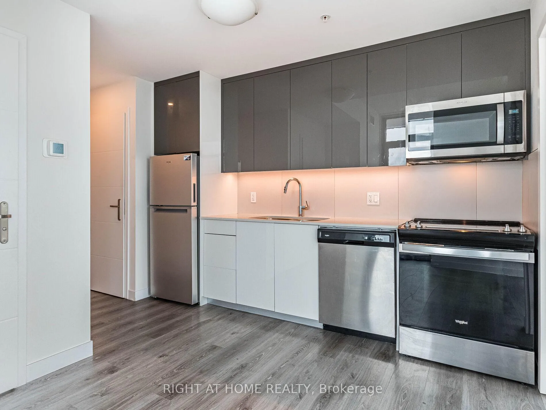 Photo 16 of Unit 1409, 60 Frederick Street, Kitchener — HOMEH