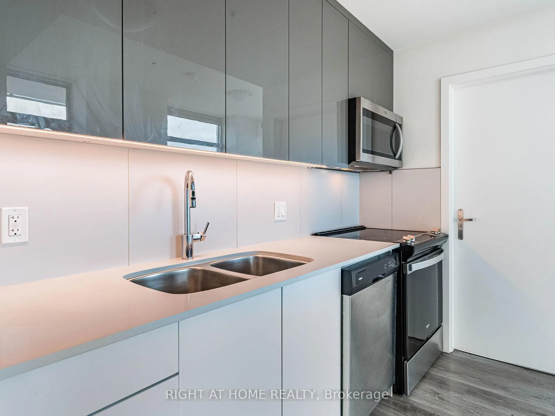 Photo 18 of Unit 1409, 60 Frederick Street, Kitchener — HOMEH