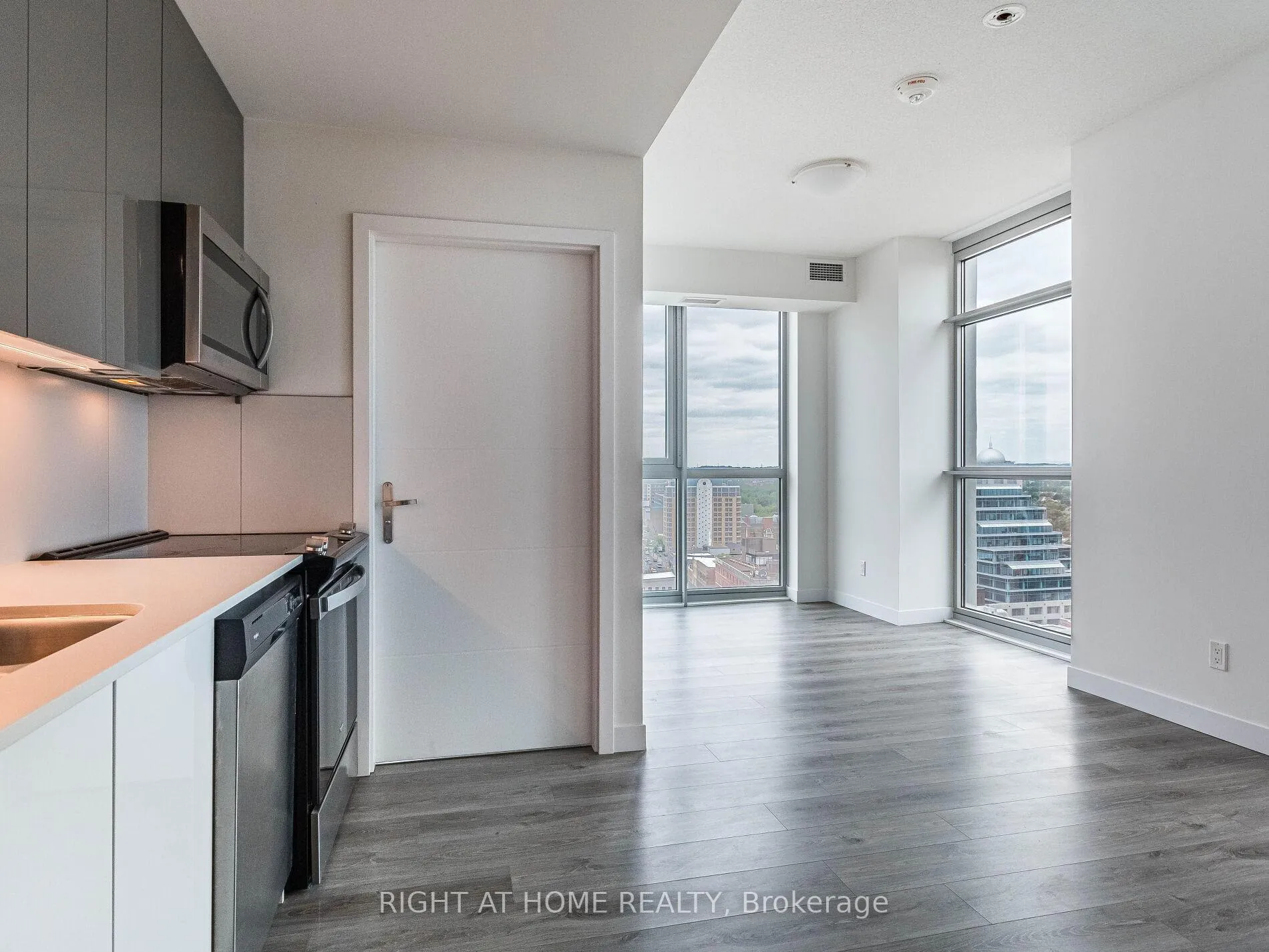 Photo 19 of Unit 1409, 60 Frederick Street, Kitchener — HOMEH