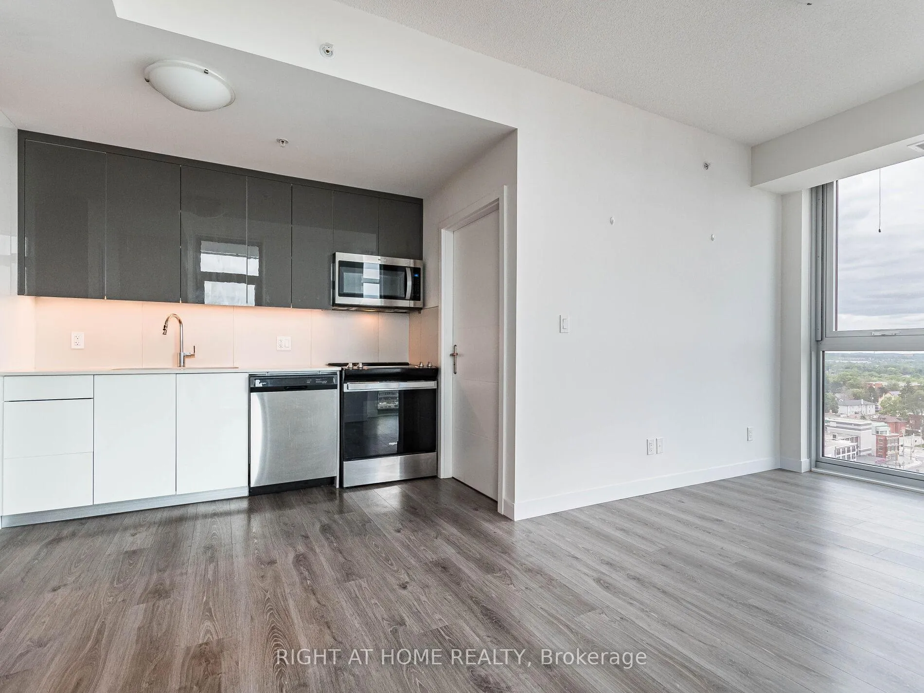 Photo 22 of Unit 1409, 60 Frederick Street, Kitchener — HOMEH