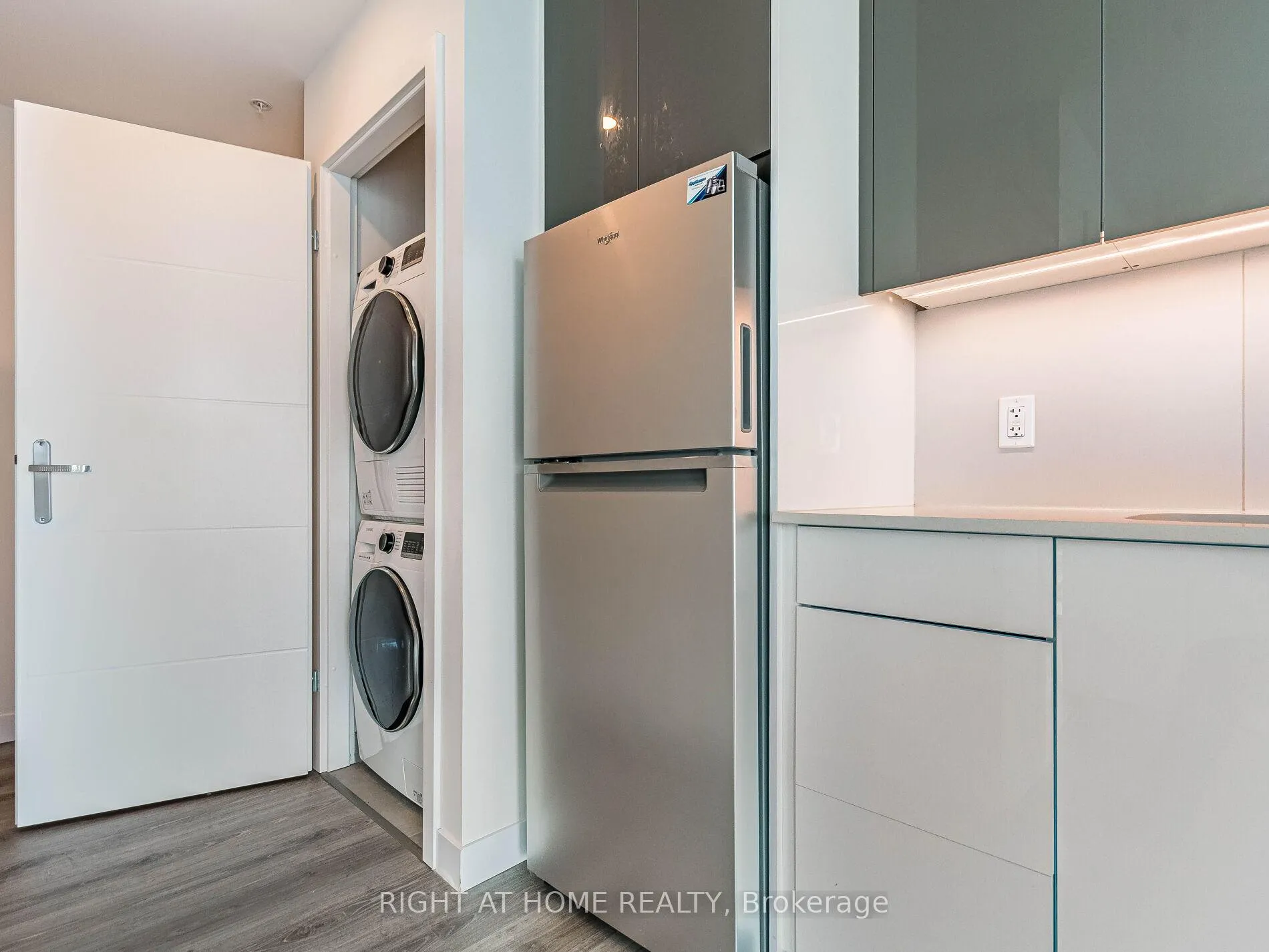 Photo 37 of Unit 1409, 60 Frederick Street, Kitchener — HOMEH