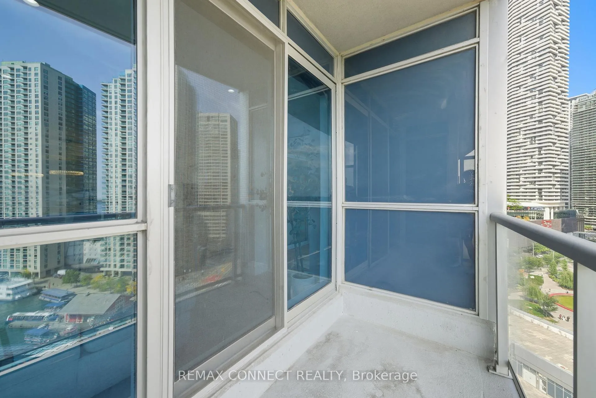 Photo 4 of Unit 1504, 208 Queens Quay W, Toronto, Waterfront Communities — HOMEH
