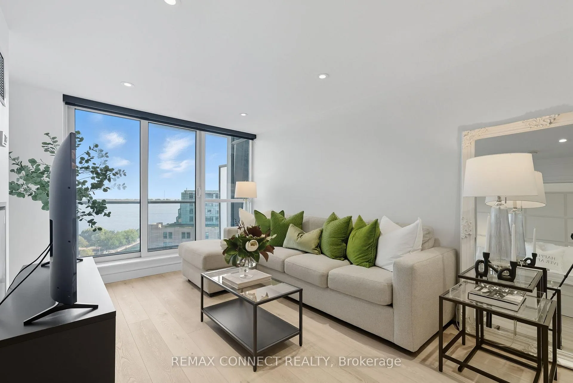 Photo 6 of Unit 1504, 208 Queens Quay W, Toronto, Waterfront Communities — HOMEH