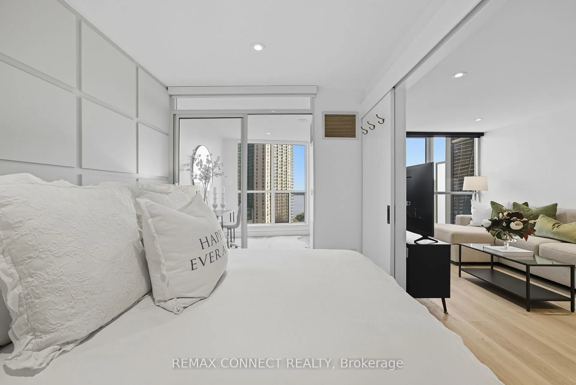 Photo 7 of Unit 1504, 208 Queens Quay W, Toronto, Waterfront Communities — HOMEH