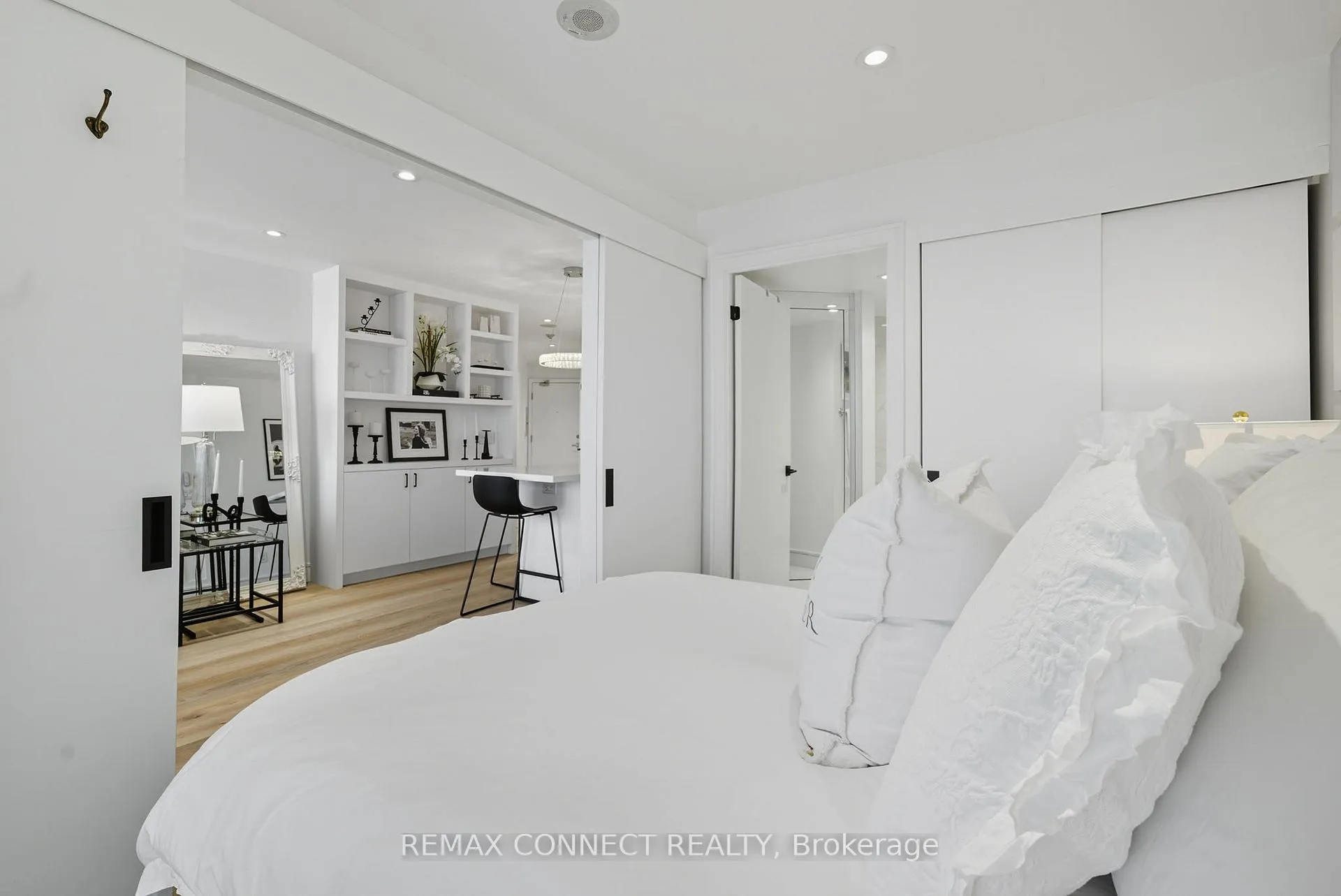 Photo 8 of Unit 1504, 208 Queens Quay W, Toronto, Waterfront Communities — HOMEH