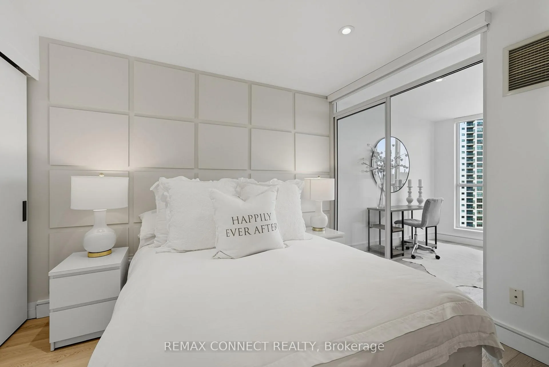 Photo 9 of Unit 1504, 208 Queens Quay W, Toronto, Waterfront Communities — HOMEH