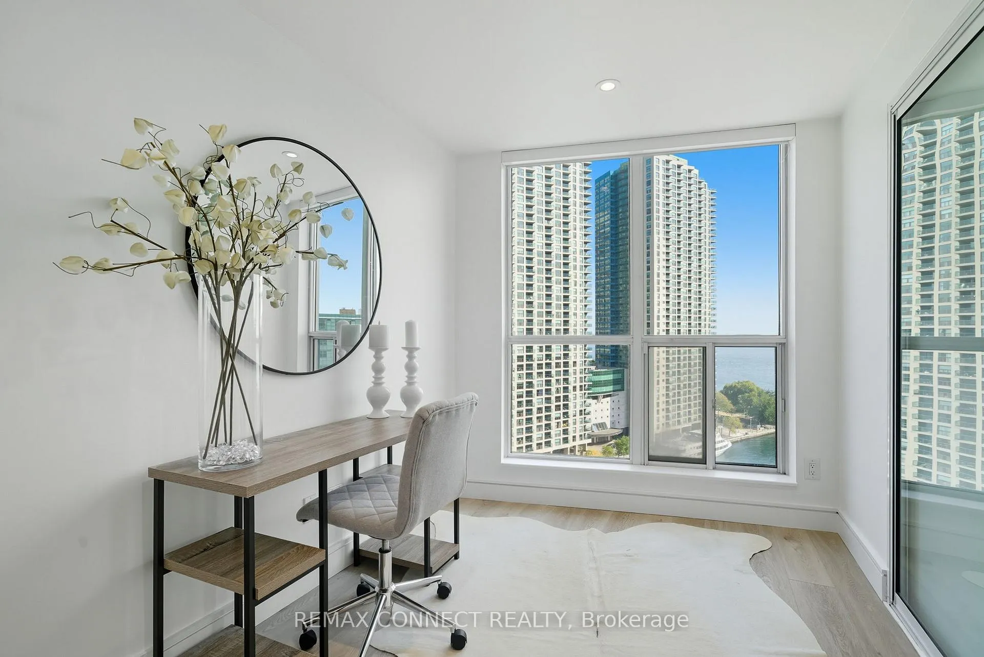 Photo 11 of Unit 1504, 208 Queens Quay W, Toronto, Waterfront Communities — HOMEH