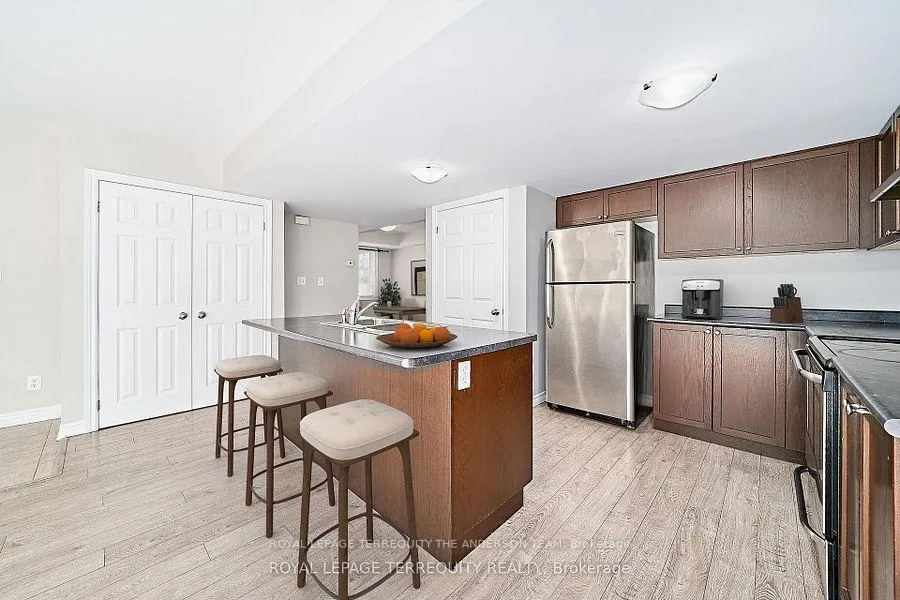 Photo 3 of 140 Mary Street N, Oshawa, O'Neill — HOMEH
