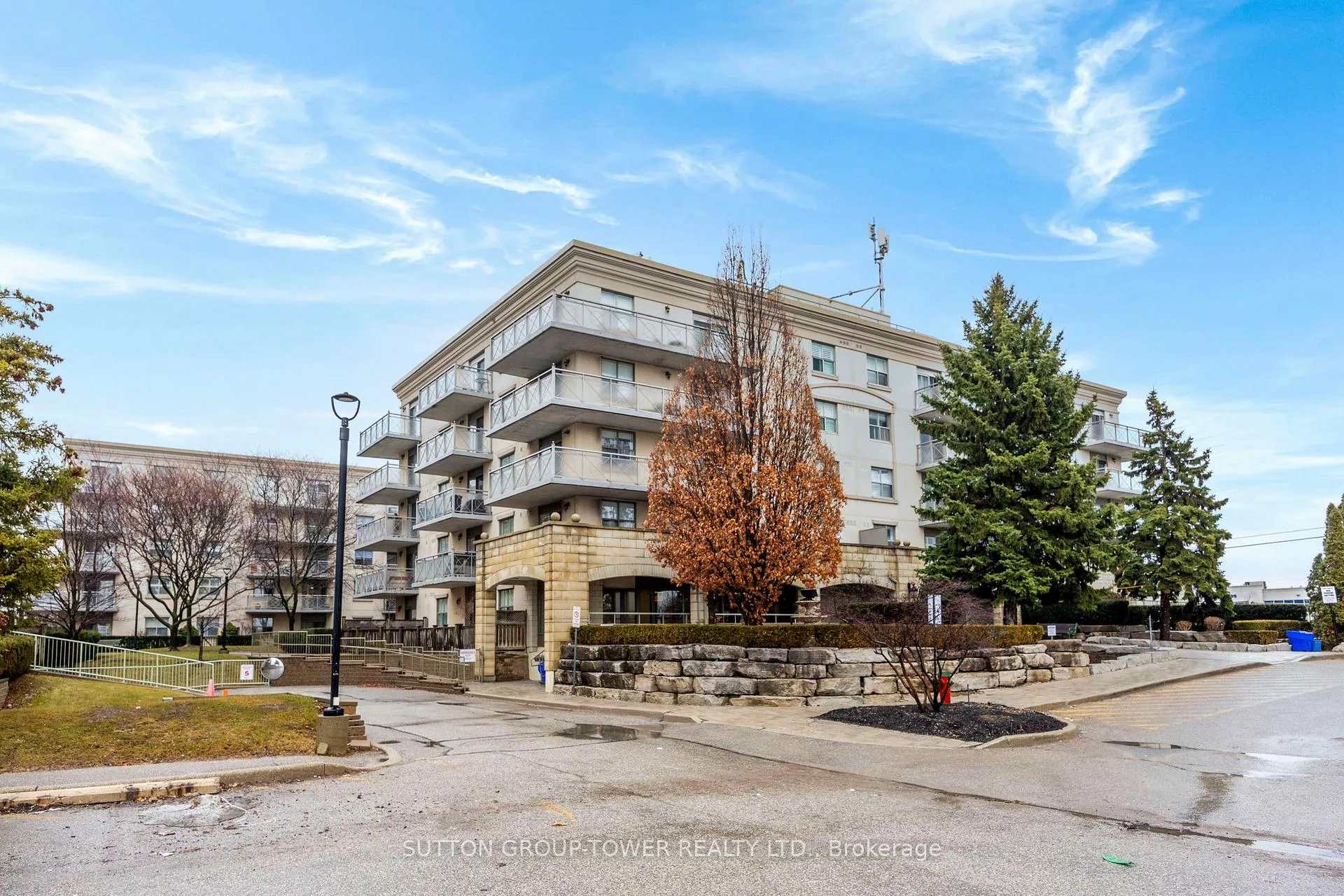 Photo 1 of Unit 408, 2500 Rutherford Road N, Vaughan, Maple — HOMEH