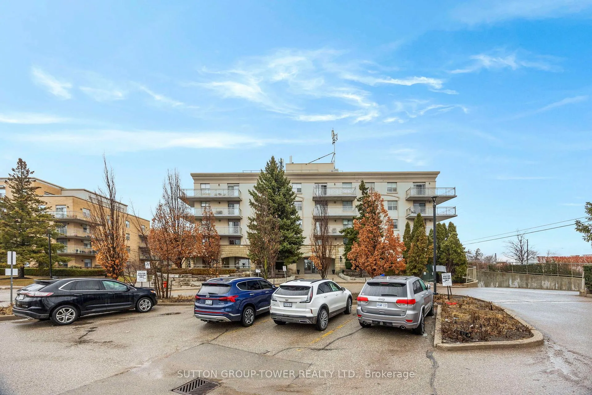 Photo 3 of Unit 408, 2500 Rutherford Road N, Vaughan, Maple — HOMEH