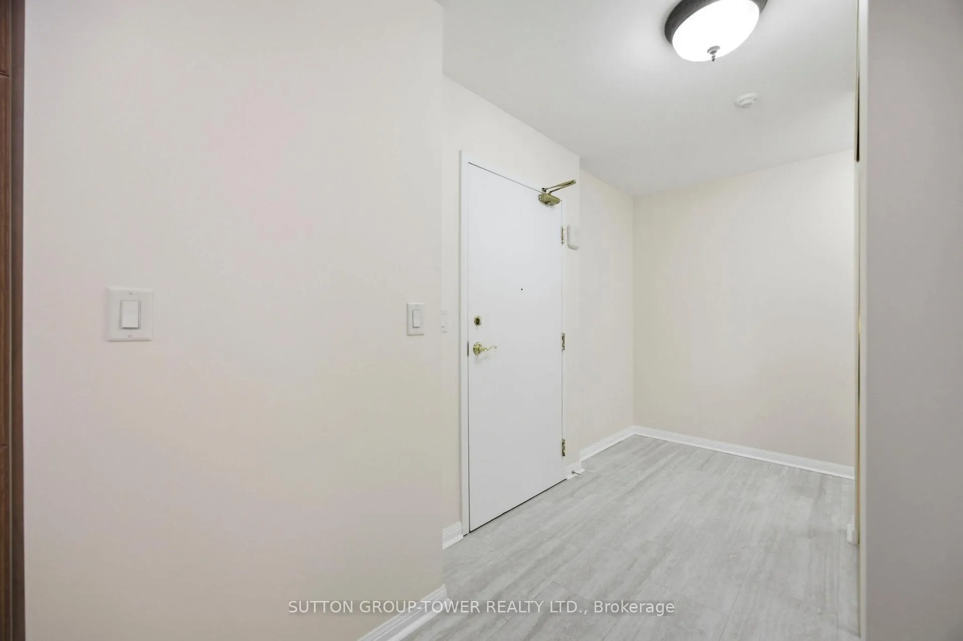 Photo 4 of Unit 408, 2500 Rutherford Road N, Vaughan, Maple — HOMEH