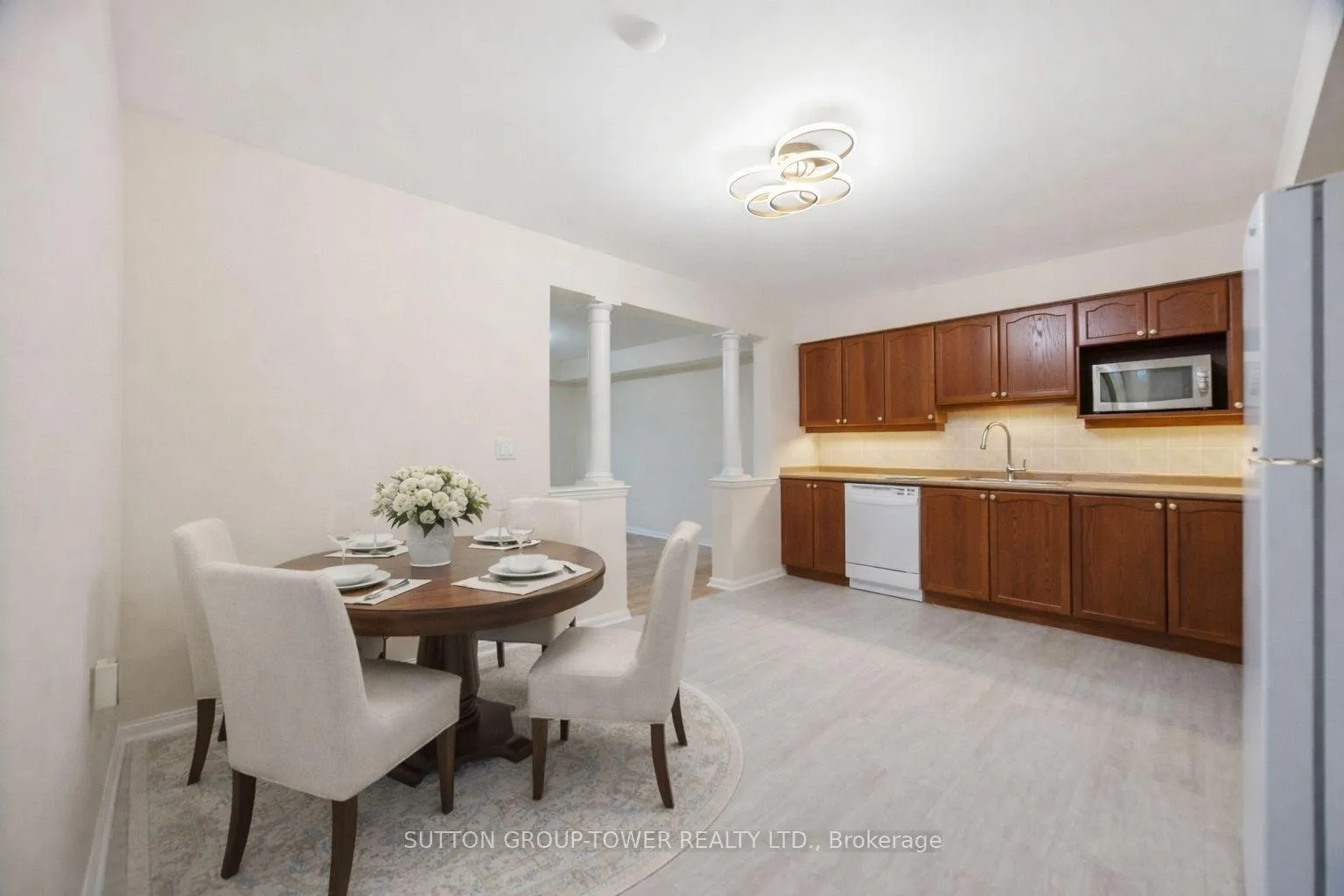 Photo 6 of Unit 408, 2500 Rutherford Road N, Vaughan, Maple — HOMEH