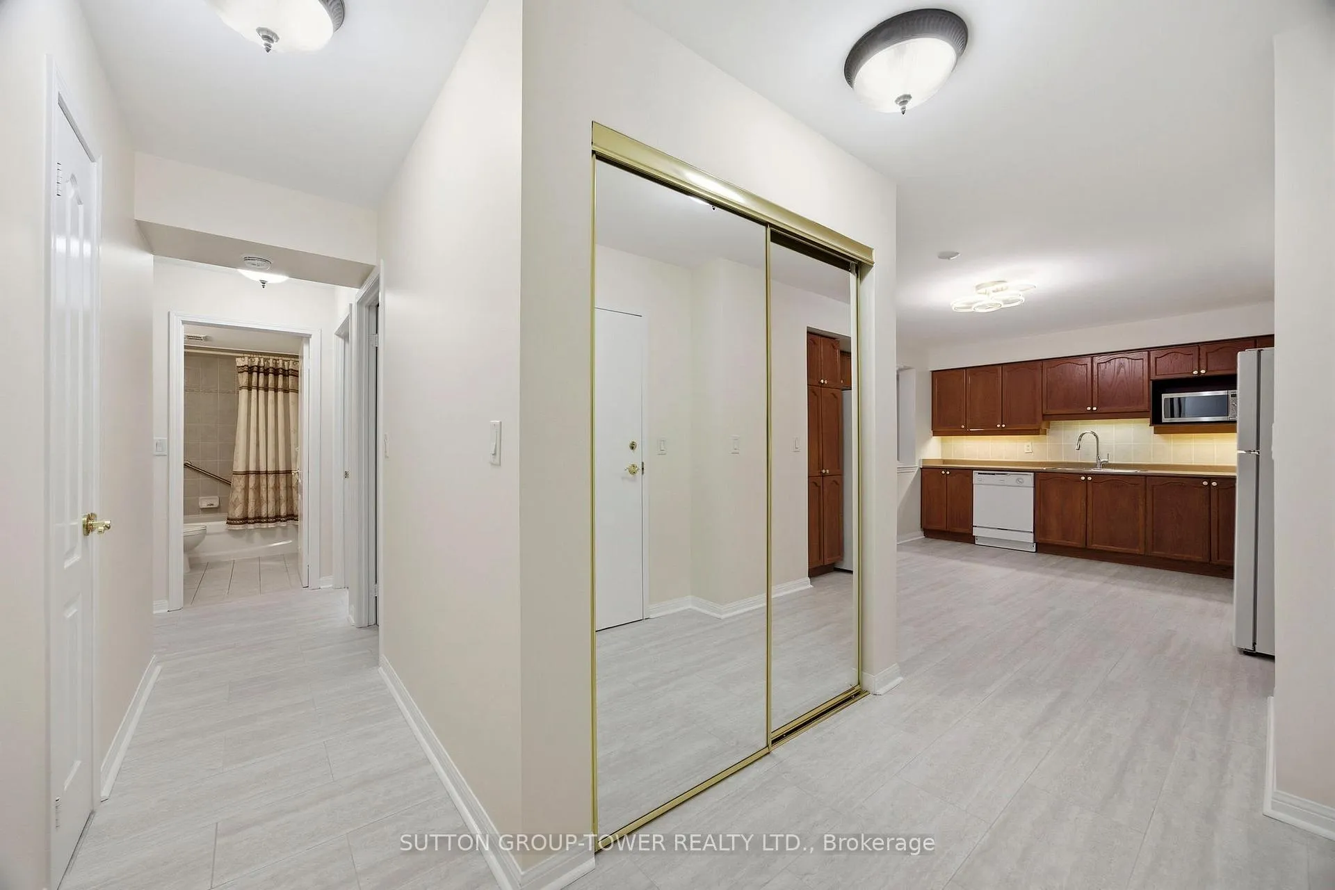Photo 17 of Unit 408, 2500 Rutherford Road N, Vaughan, Maple — HOMEH