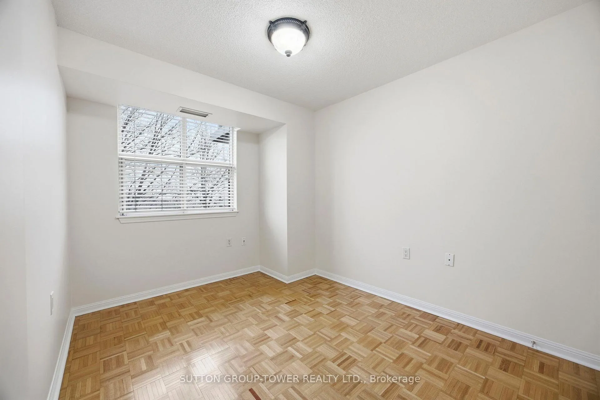 Photo 20 of Unit 408, 2500 Rutherford Road N, Vaughan, Maple — HOMEH