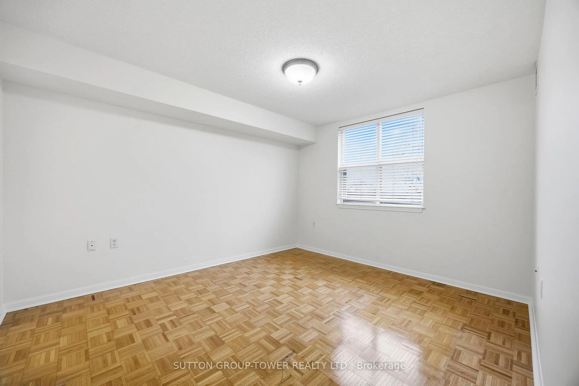 Photo 23 of Unit 408, 2500 Rutherford Road N, Vaughan, Maple — HOMEH
