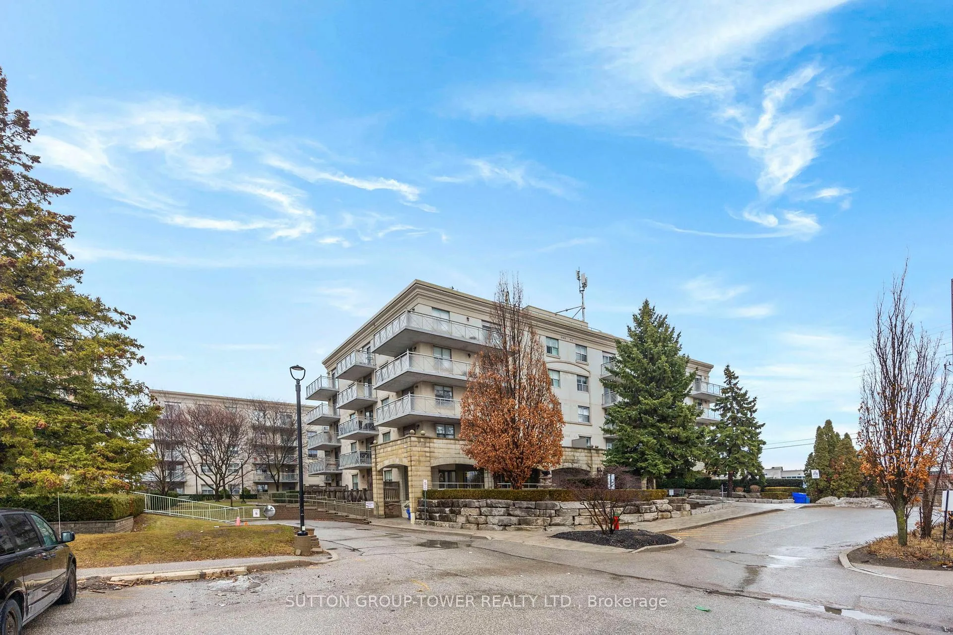 Photo 33 of Unit 408, 2500 Rutherford Road N, Vaughan, Maple — HOMEH