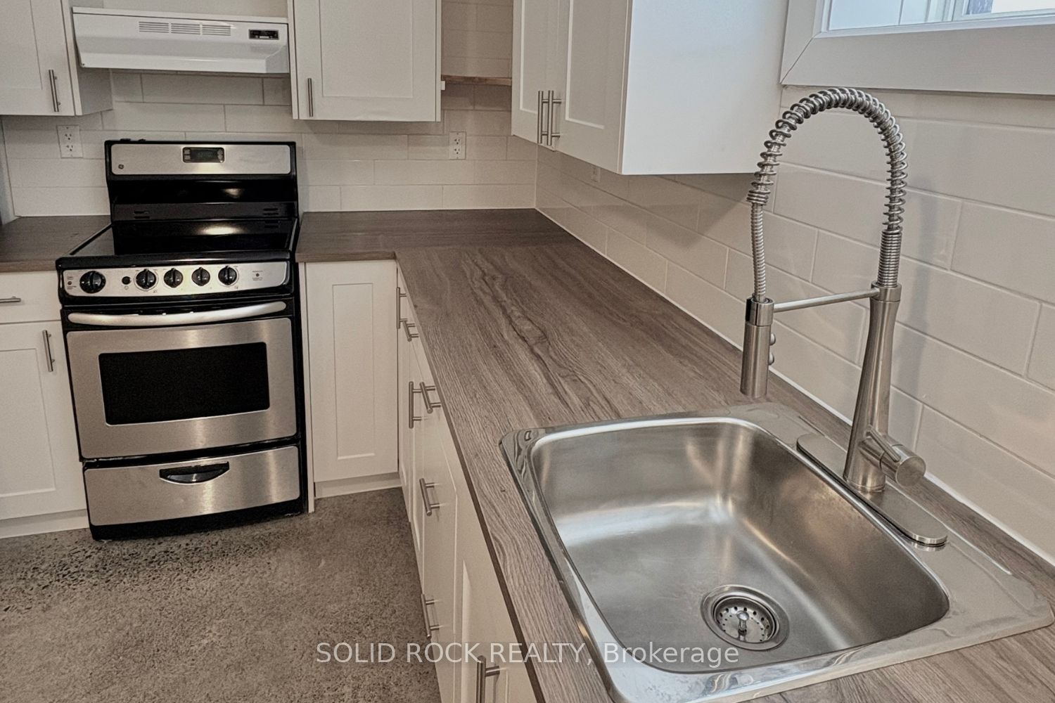 Photo 6 of Unit B, 228 Glynn Avenue, Ottawa, Overbrook/Castle Heights — HOMEH