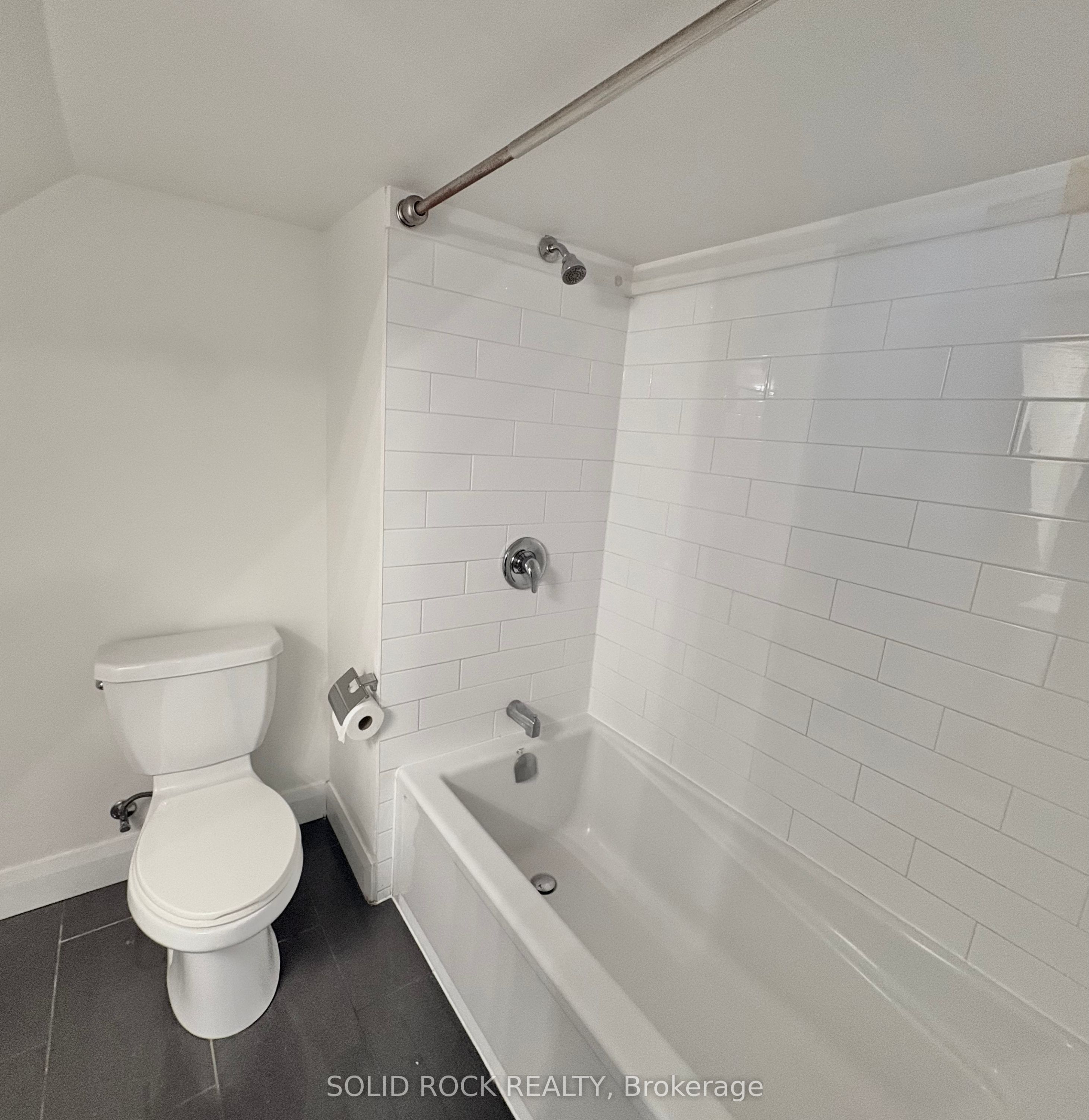 Photo 11 of Unit B, 228 Glynn Avenue, Ottawa, Overbrook/Castle Heights — HOMEH