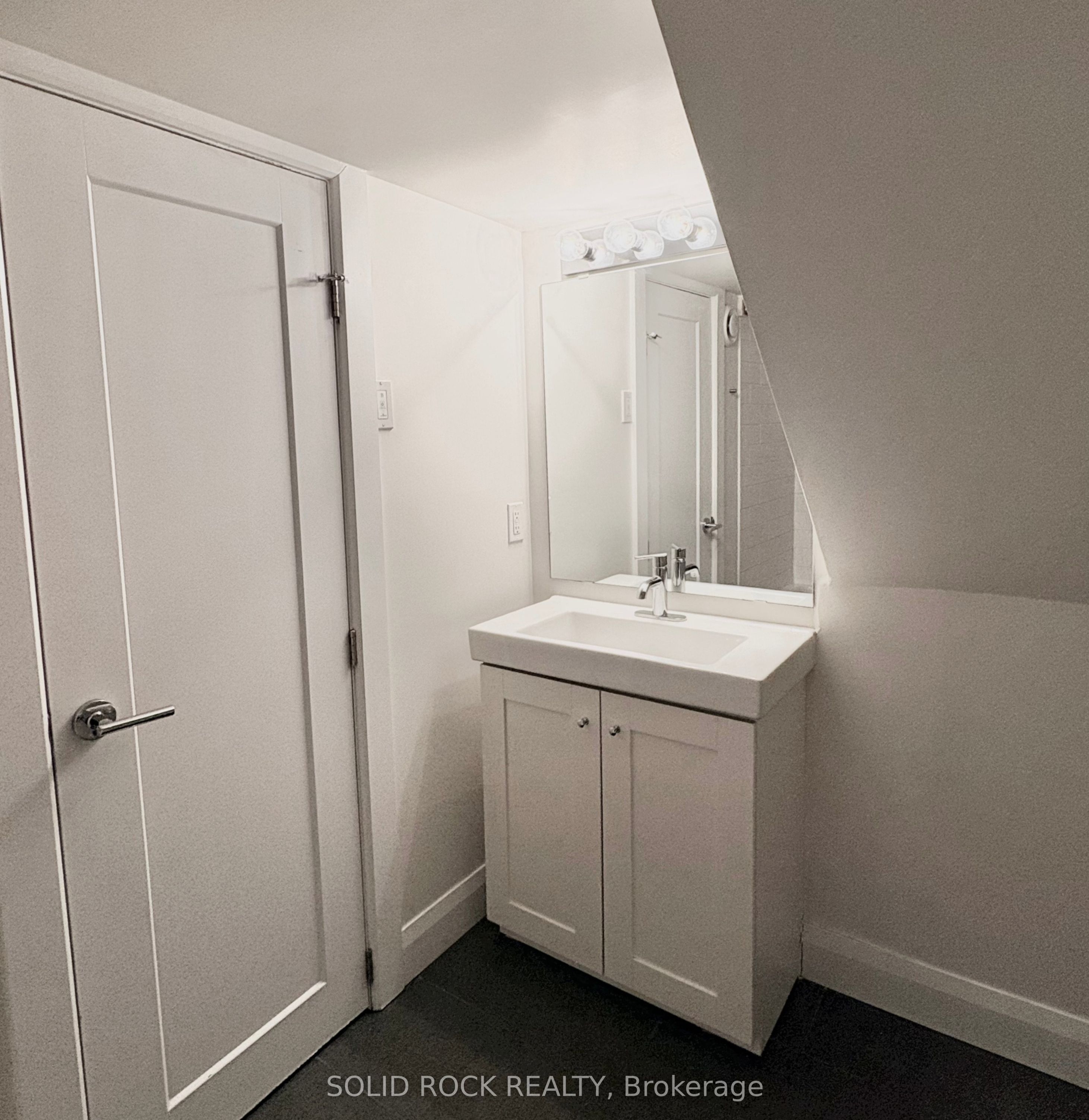 Photo 12 of Unit B, 228 Glynn Avenue, Ottawa, Overbrook/Castle Heights — HOMEH