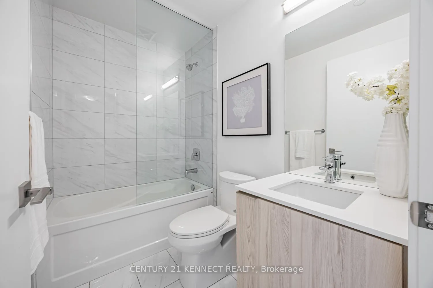 Photo 19 of Unit 1909, 30 Ordnance Street, Toronto, Niagara — HOMEH