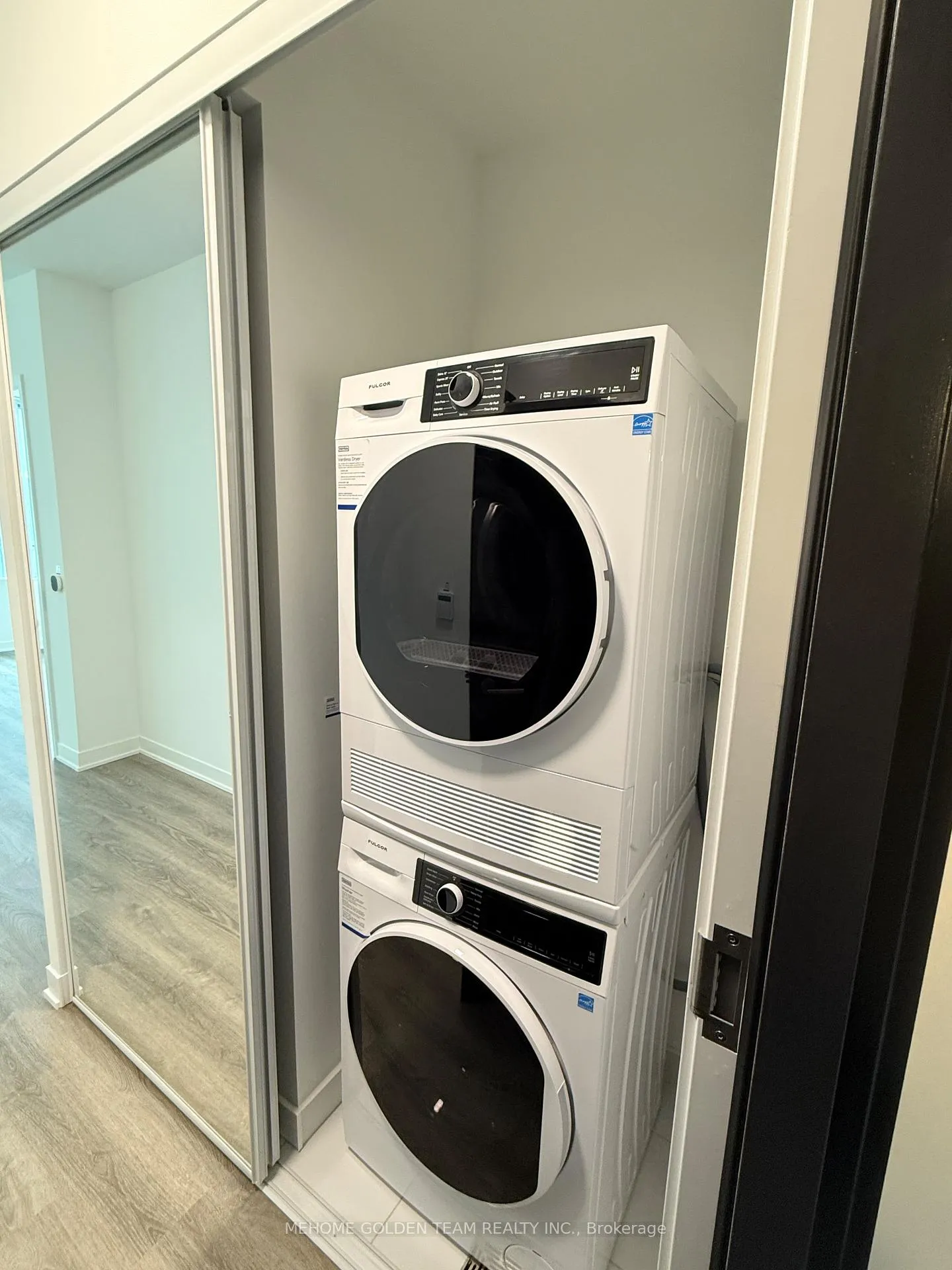Photo 2 of Unit 1016, 180 Front Street E, Toronto, Moss Park — HOMEH