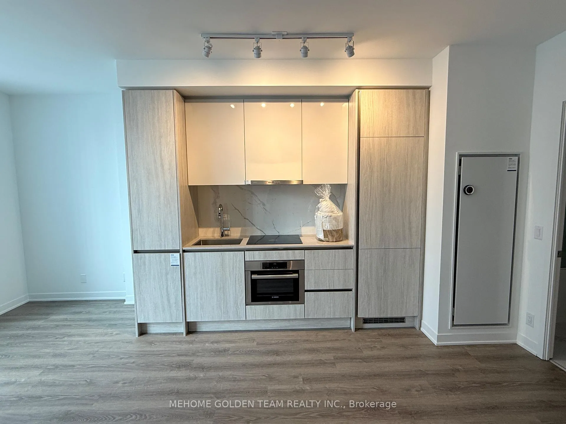 Photo 5 of Unit 1016, 180 Front Street E, Toronto, Moss Park — HOMEH