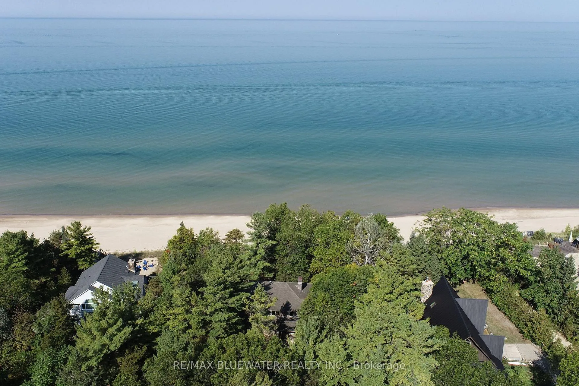 Photo 2 of 9864 Huron Place, Lambton Shores, Grand Bend — HOMEH
