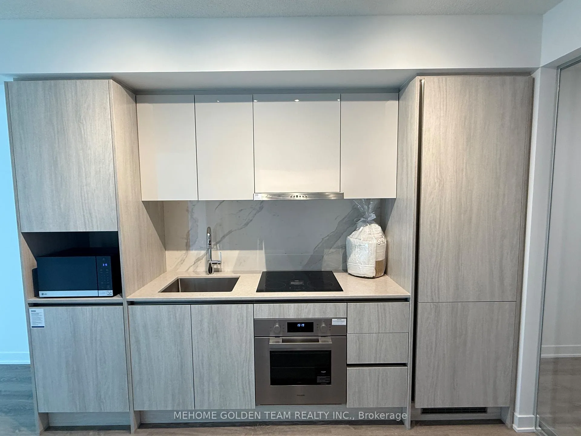 Photo 8 of Unit 612, 180 Front Street E, Toronto, Moss Park — HOMEH