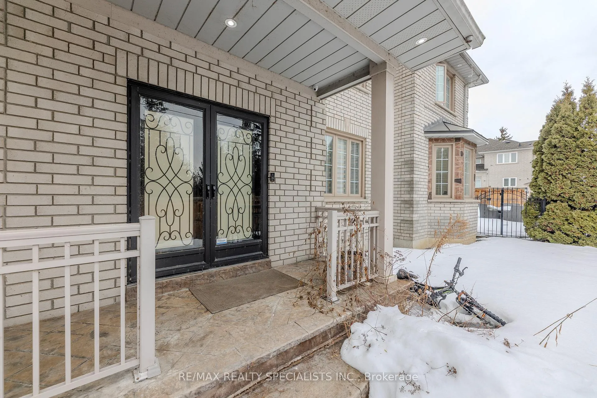 Photo 4 of 121 Boxwood Crescent, Markham, Rouge Fairways — HOMEH