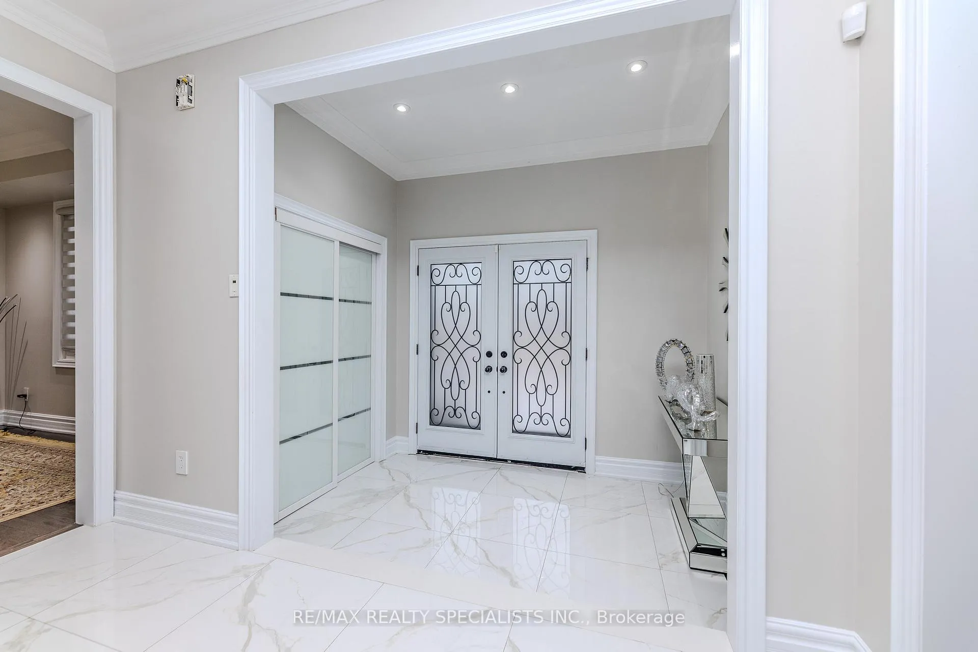 Photo 5 of 121 Boxwood Crescent, Markham, Rouge Fairways — HOMEH
